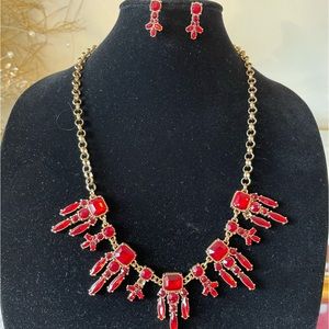 AVON two piece set! Necklace & earring set. 2 small call outs